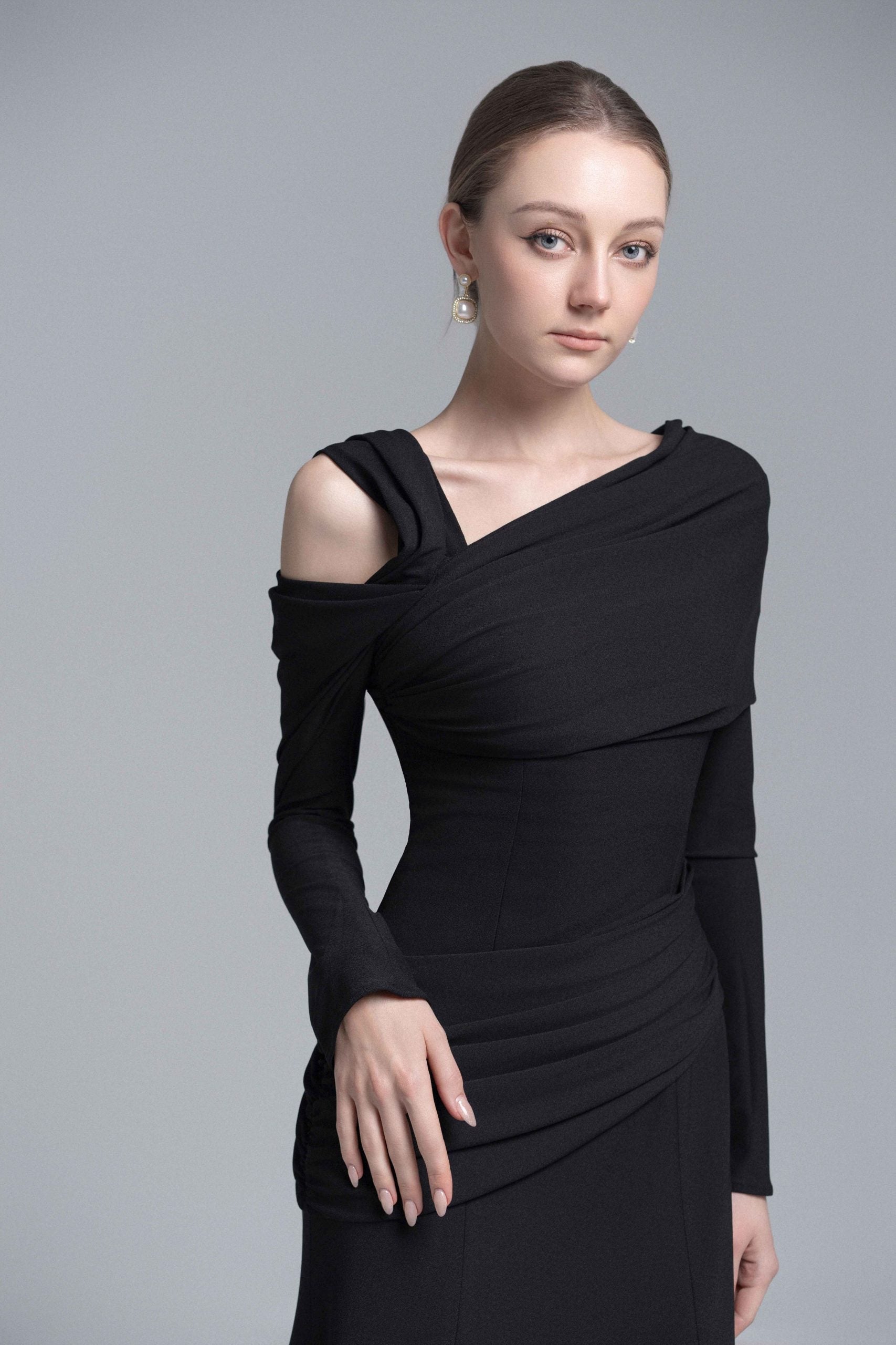 Black Twisted Shoulder Midi Dress image 2