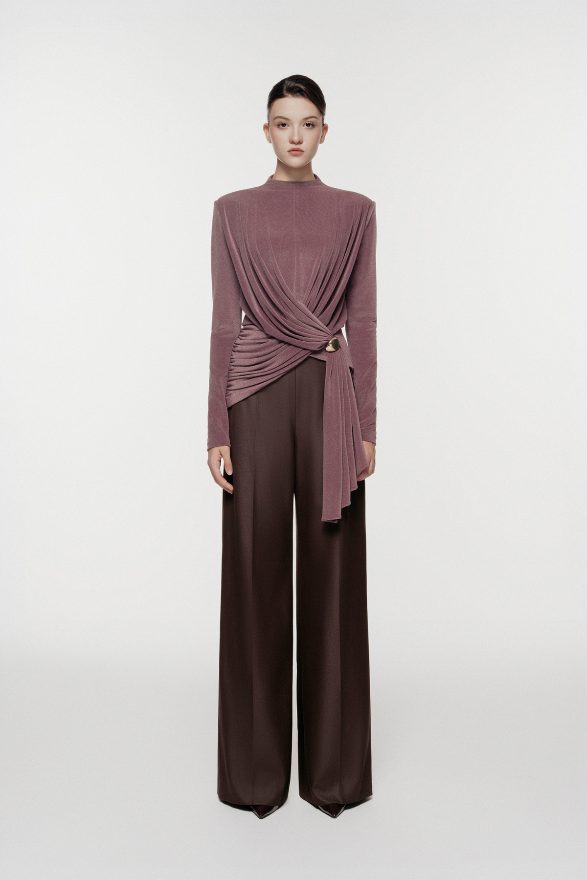 Ring-Draped Sculptural Set Design