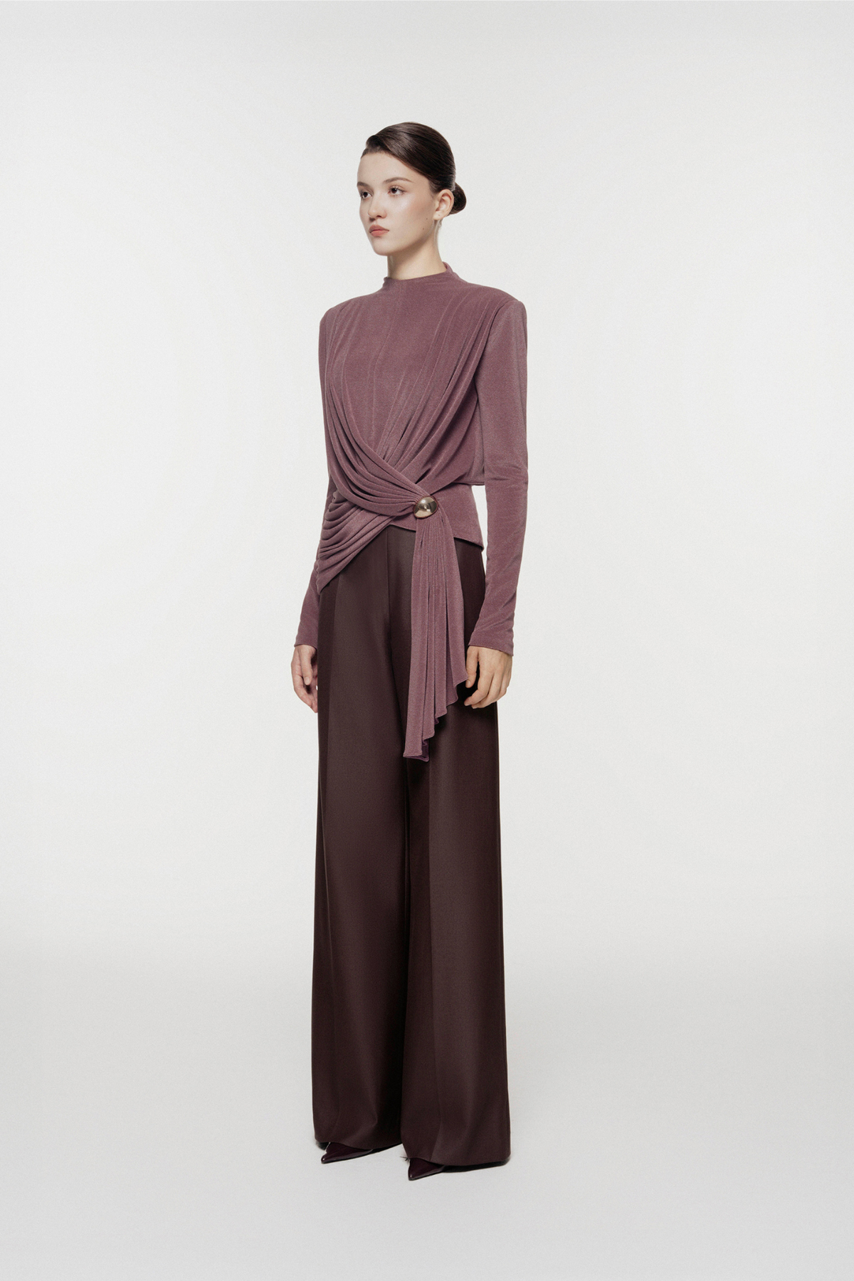 Ring-Draped Sculptural Set Design