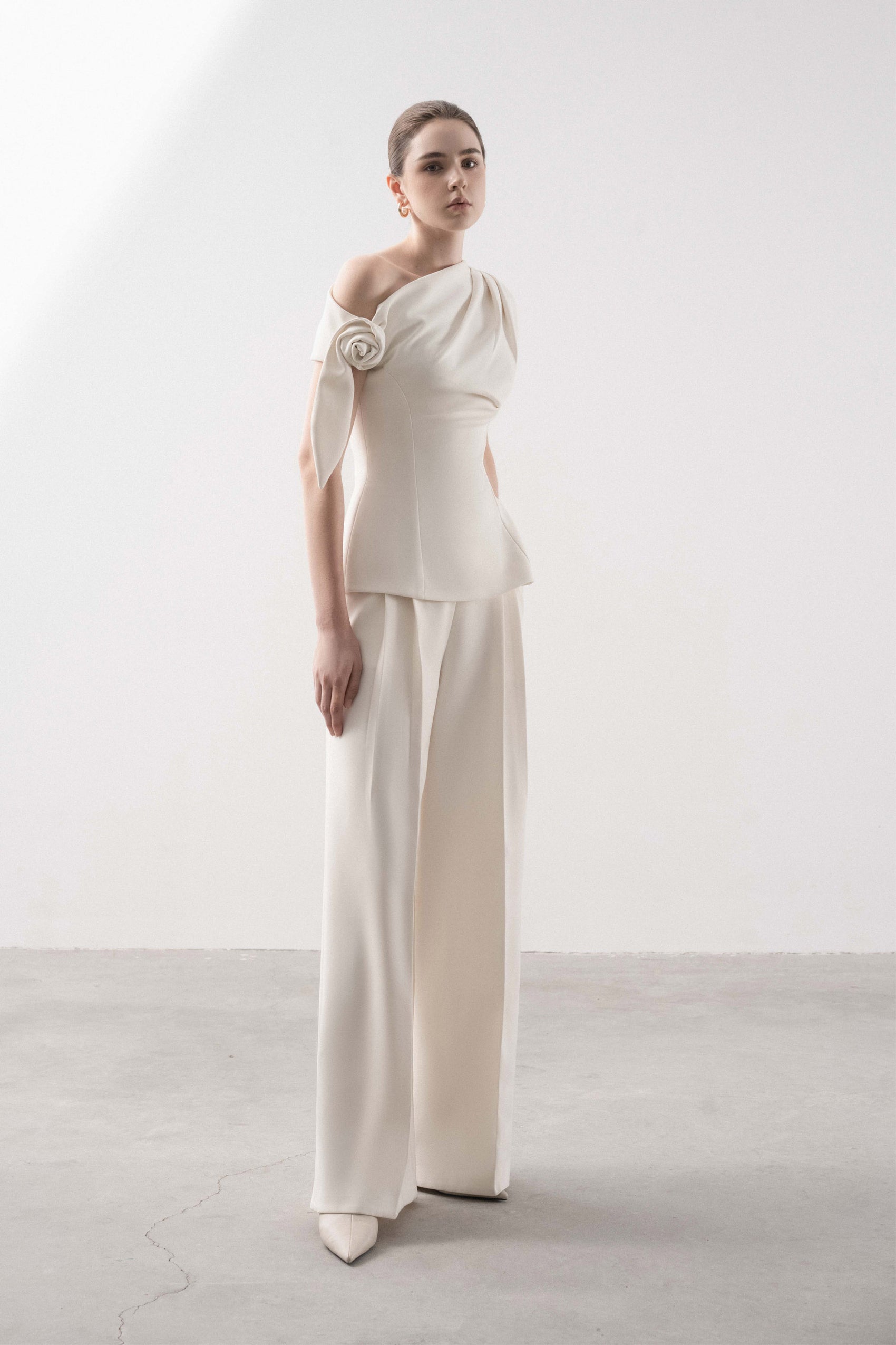 Bambalina Cross-collar Set Design